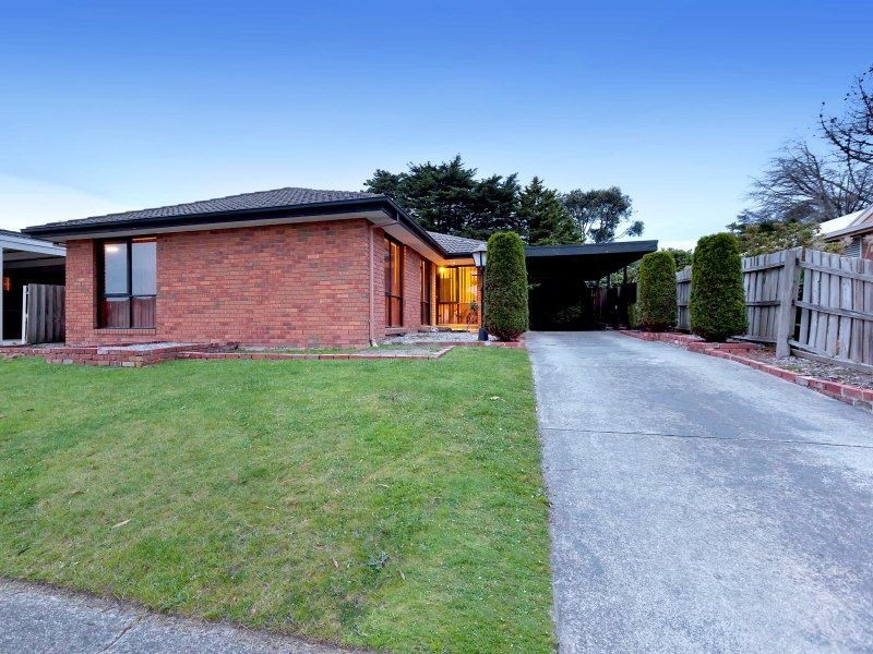8 Leonard Drive, Langwarrin VIC 3910