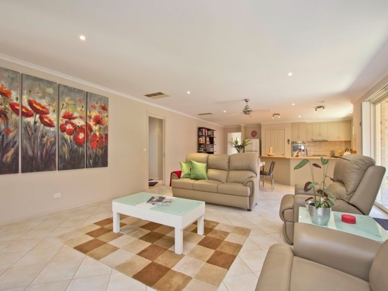 5 Morecroft Way, Langwarrin VIC 3910