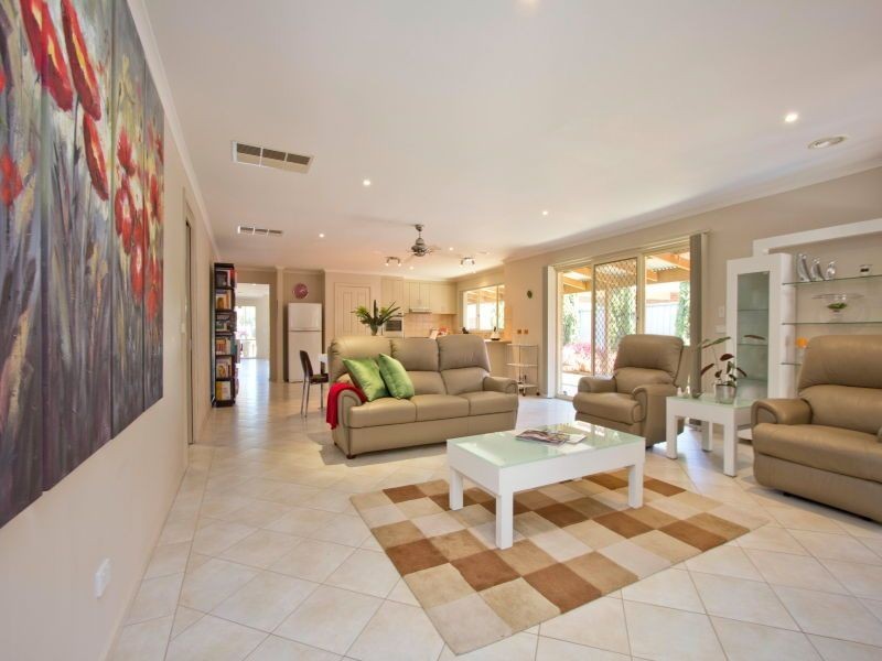 5 Morecroft Way, Langwarrin VIC 3910