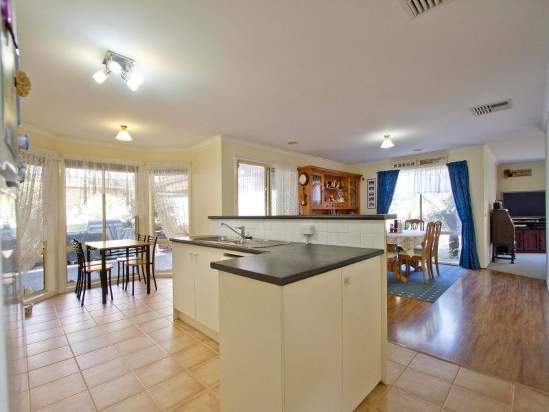 8 Lapwing Court, Langwarrin VIC 3910