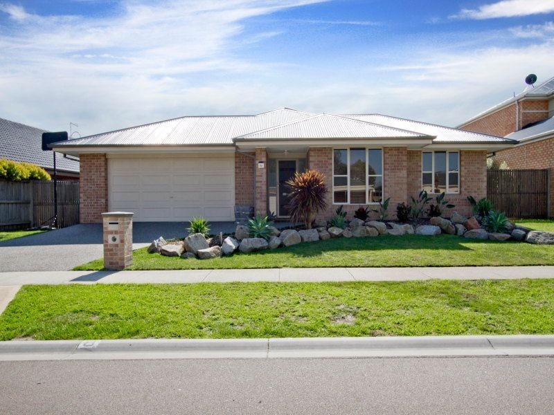 8 Fieldwood Lane, Langwarrin VIC 3910