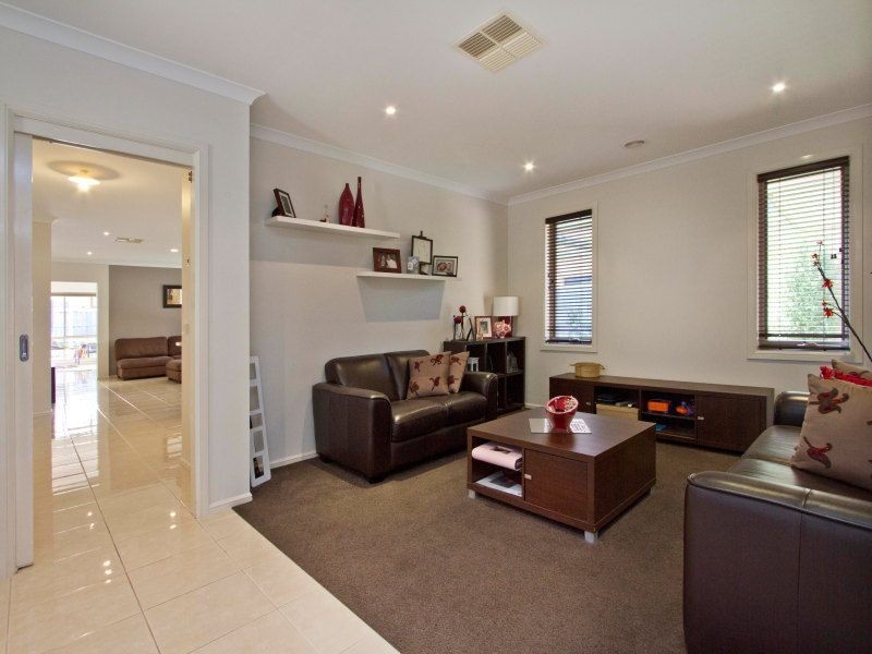 8 Fieldwood Lane, Langwarrin VIC 3910