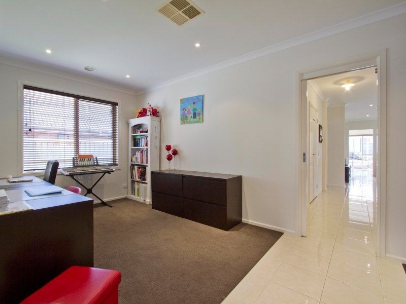 8 Fieldwood Lane, Langwarrin VIC 3910