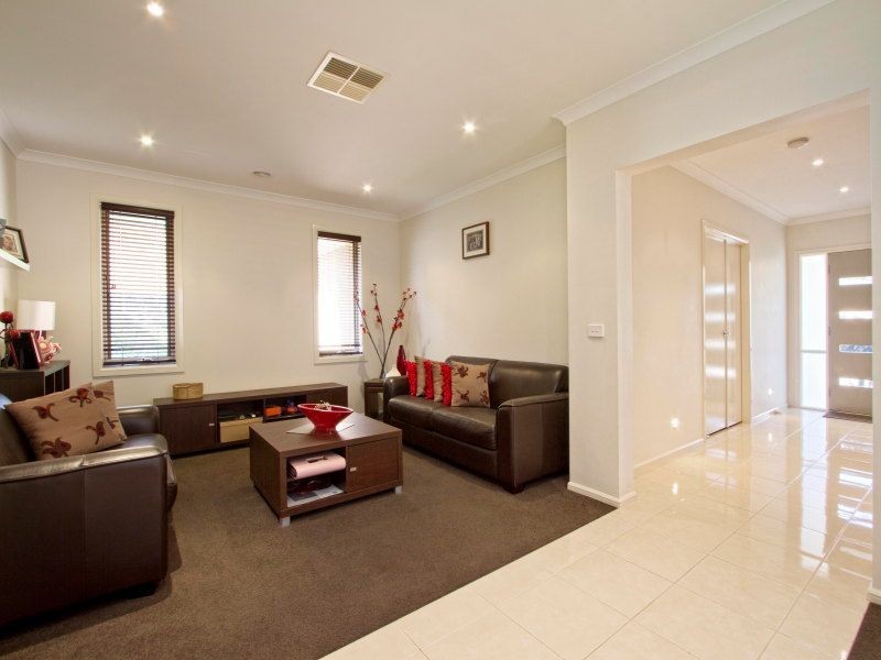 8 Fieldwood Lane, Langwarrin VIC 3910