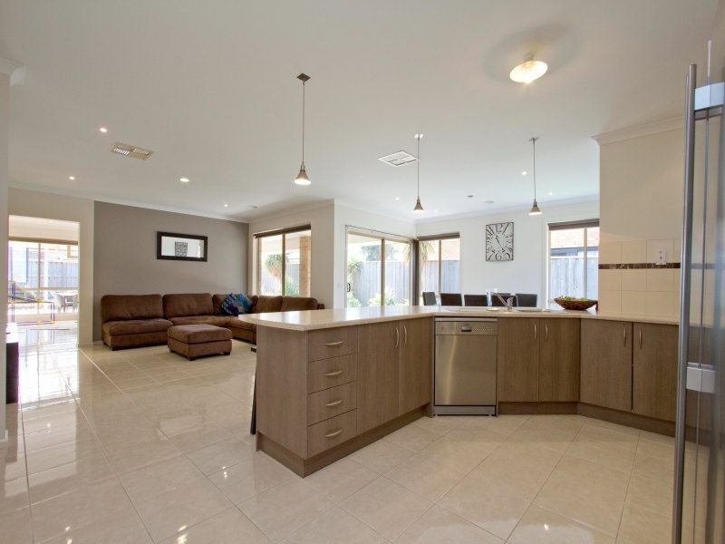 8 Fieldwood Lane, Langwarrin VIC 3910