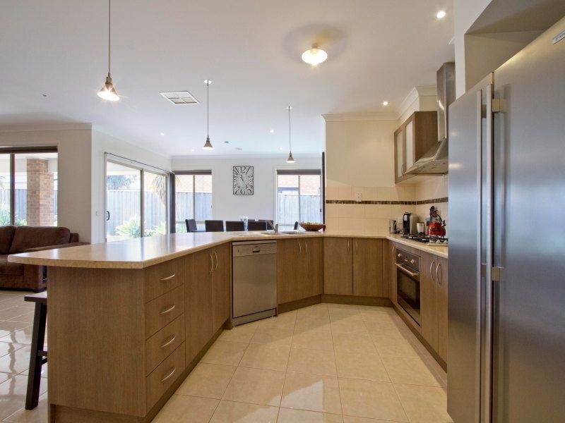 8 Fieldwood Lane, Langwarrin VIC 3910