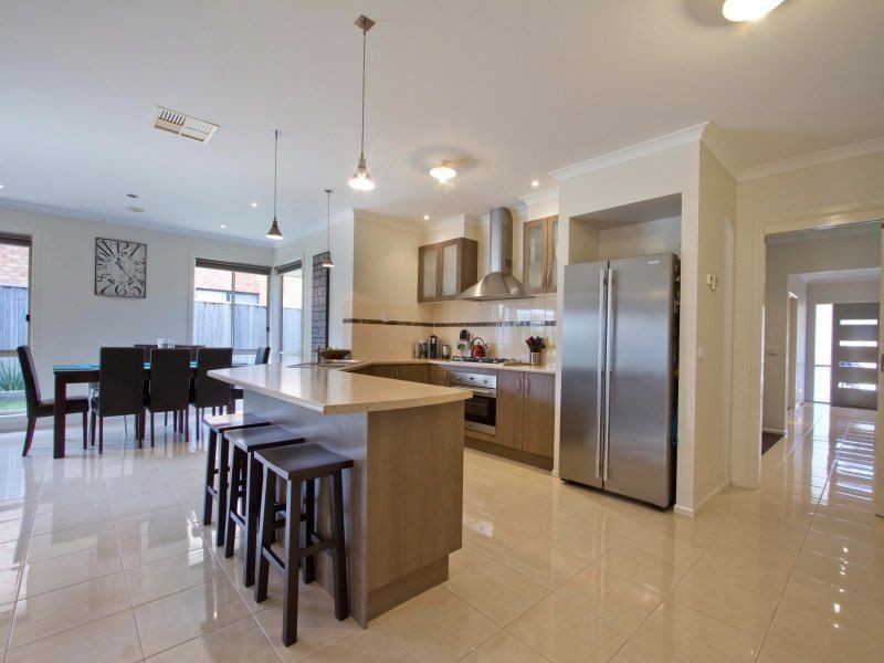 8 Fieldwood Lane, Langwarrin VIC 3910