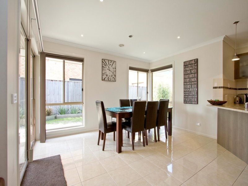 8 Fieldwood Lane, Langwarrin VIC 3910