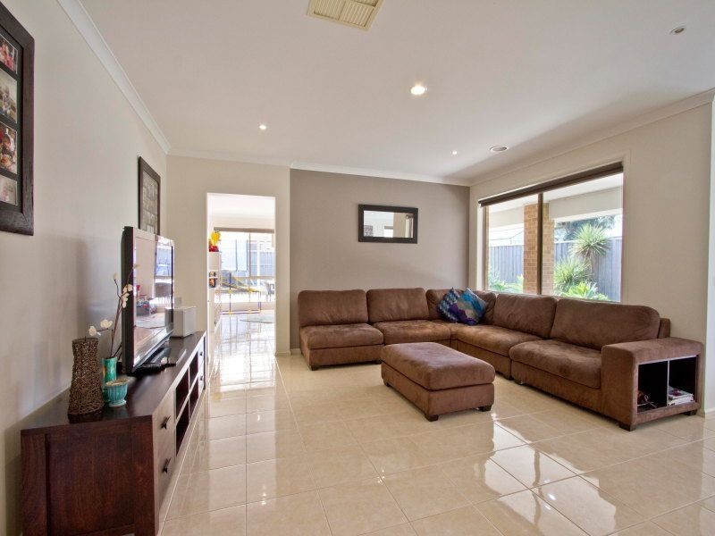 8 Fieldwood Lane, Langwarrin VIC 3910