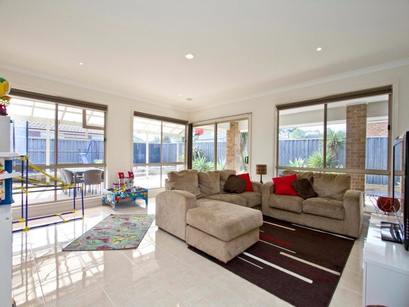 8 Fieldwood Lane, Langwarrin VIC 3910