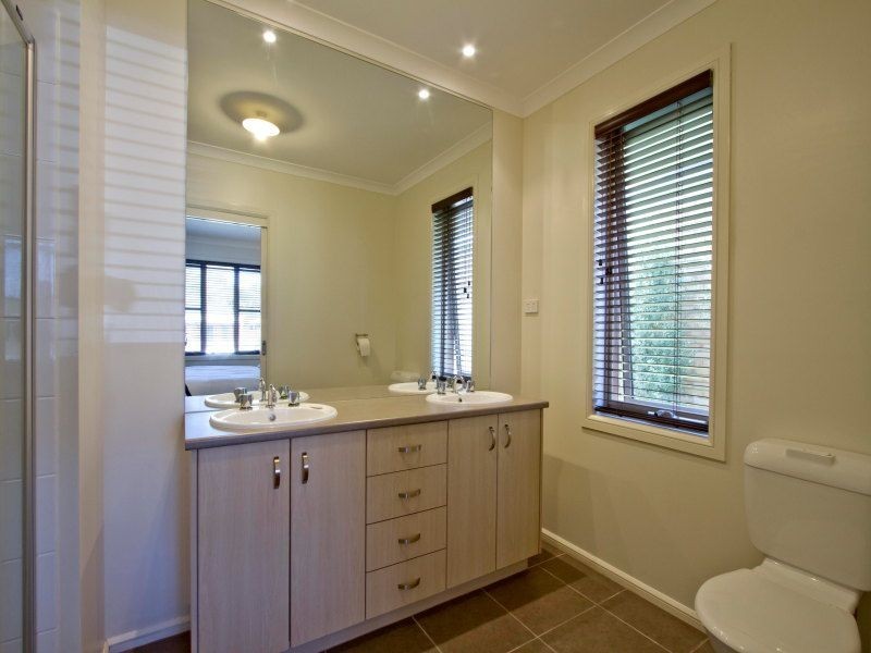 8 Fieldwood Lane, Langwarrin VIC 3910