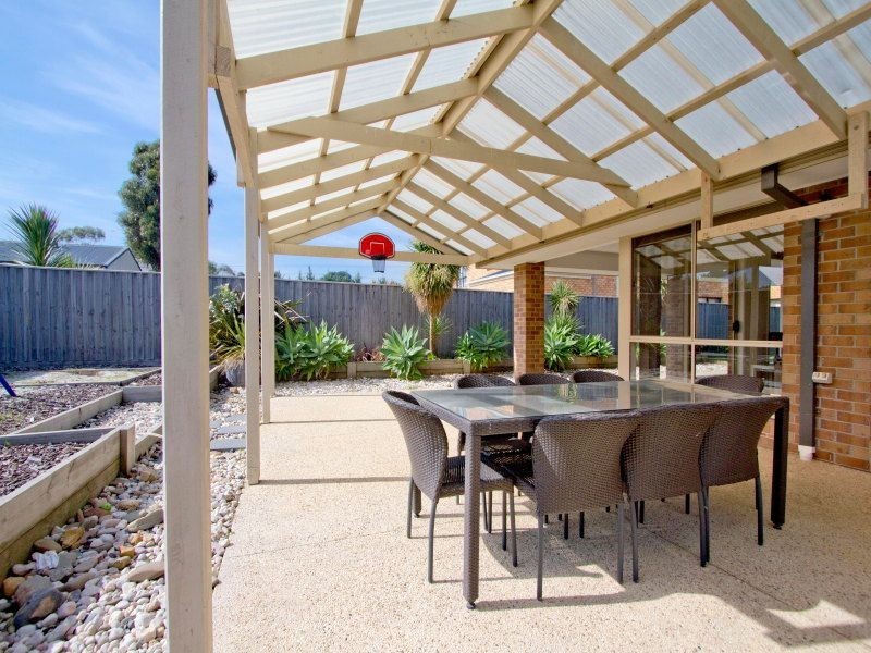 8 Fieldwood Lane, Langwarrin VIC 3910