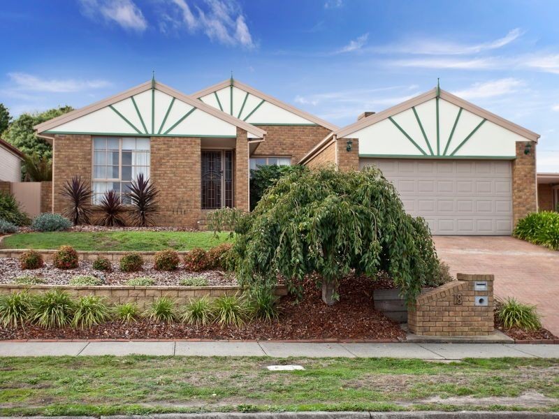 18 Cotoneaster Way, Langwarrin VIC 3910