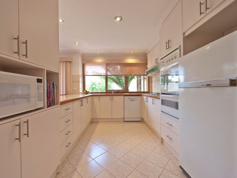 18 Cotoneaster Way, Langwarrin VIC 3910