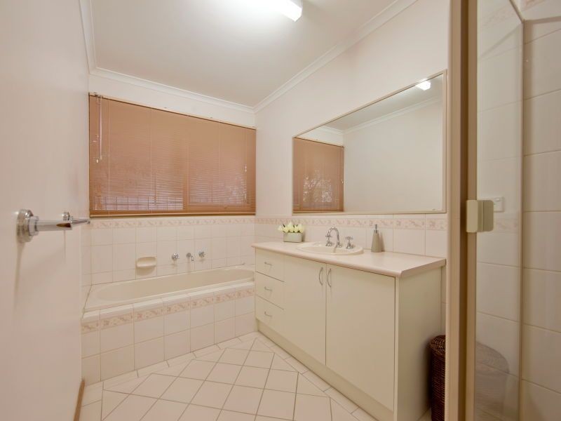 18 Cotoneaster Way, Langwarrin VIC 3910