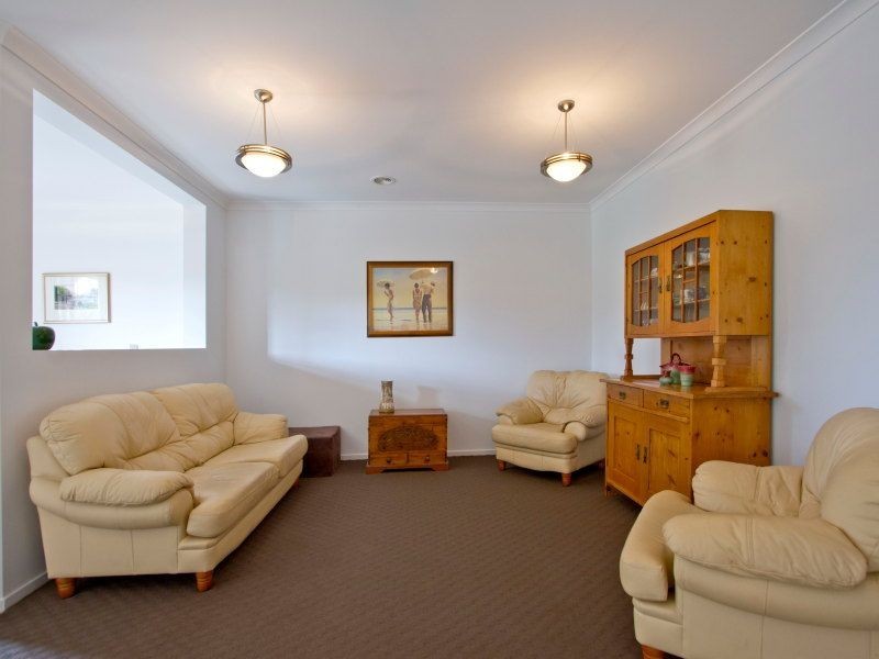 11 Pepperbush Crescent, Langwarrin VIC 3910