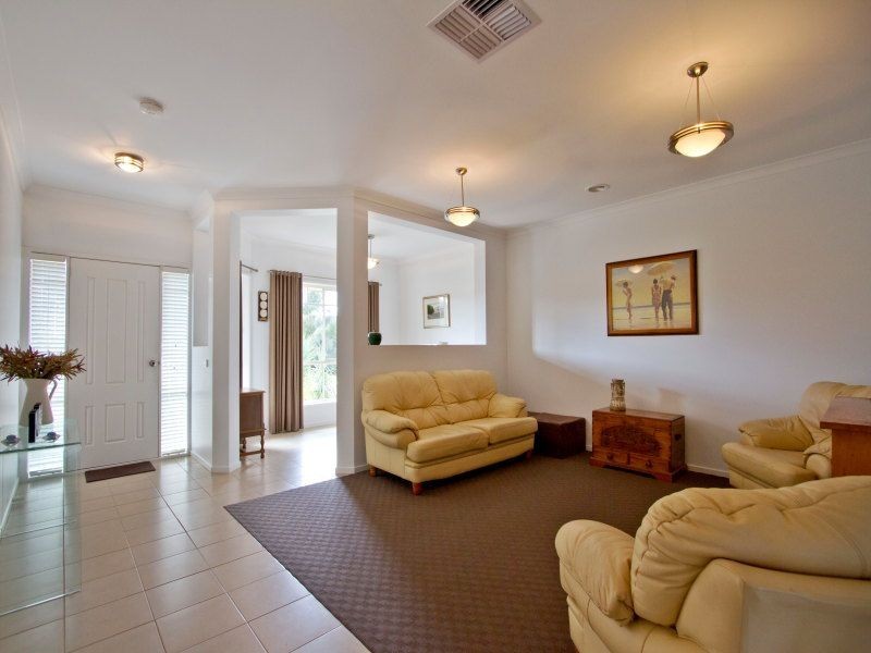 11 Pepperbush Crescent, Langwarrin VIC 3910