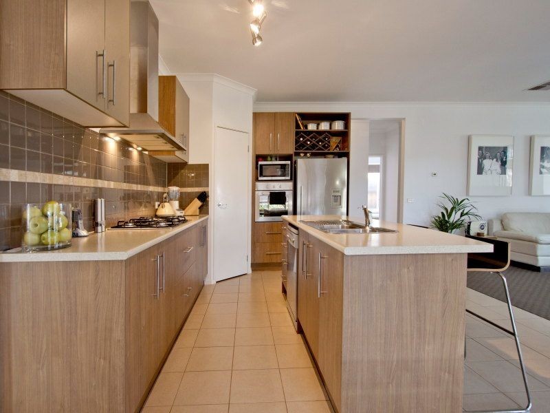 11 Pepperbush Crescent, Langwarrin VIC 3910