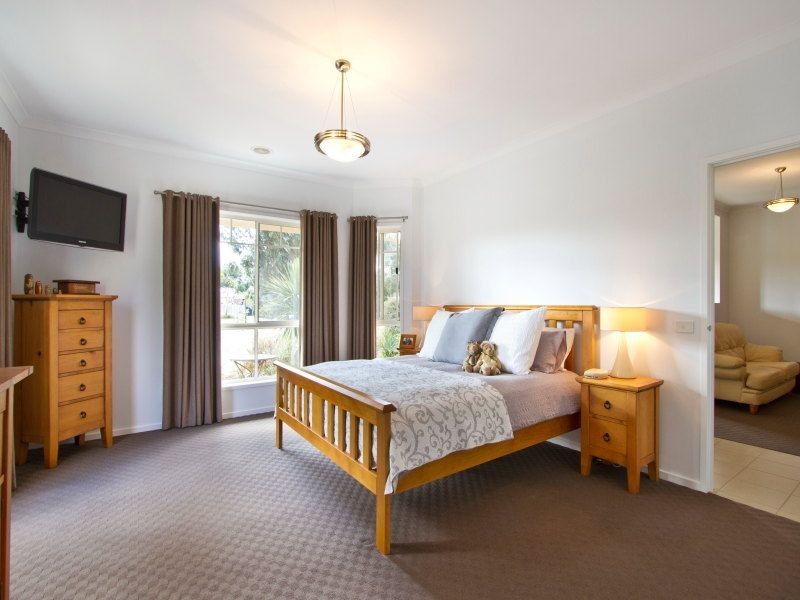 11 Pepperbush Crescent, Langwarrin VIC 3910