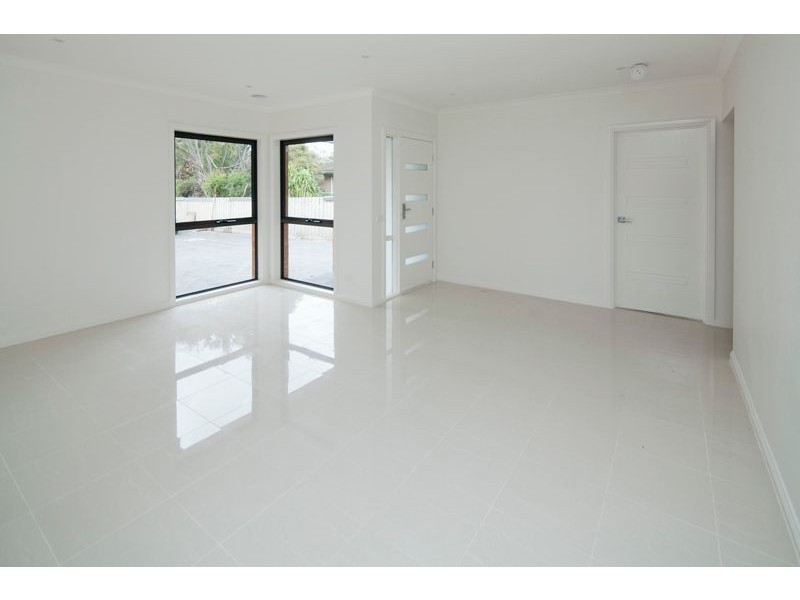 2/17 Myrtle Street, Langwarrin VIC 3910