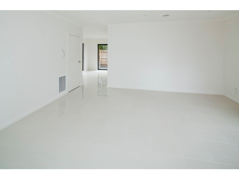 2/17 Myrtle Street, Langwarrin VIC 3910