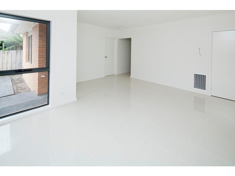 2/17 Myrtle Street, Langwarrin VIC 3910