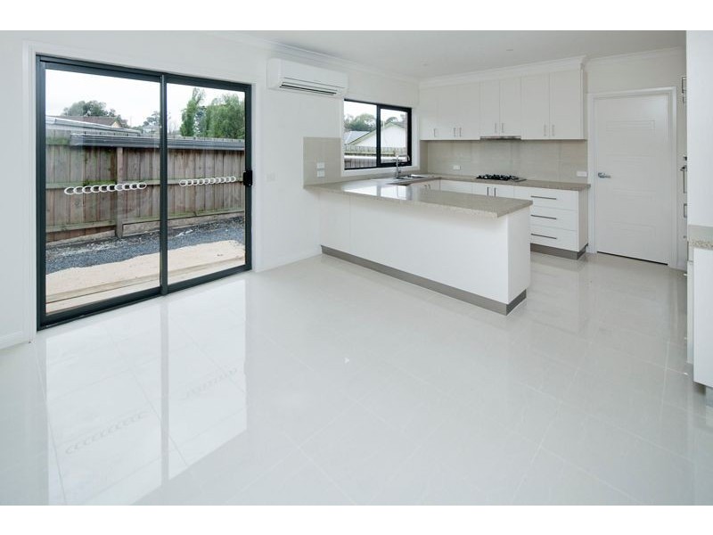 2/17 Myrtle Street, Langwarrin VIC 3910