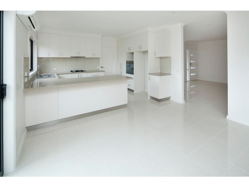 2/17 Myrtle Street, Langwarrin VIC 3910