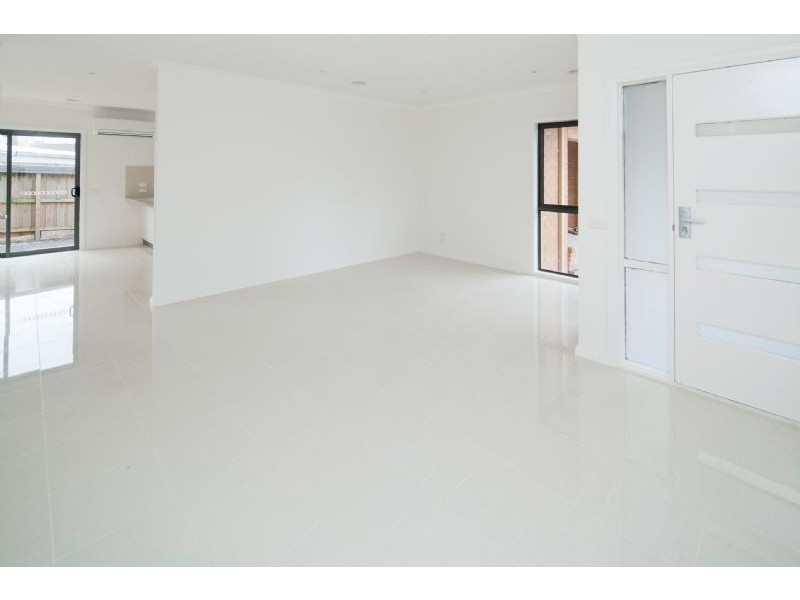 2/17 Myrtle Street, Langwarrin VIC 3910