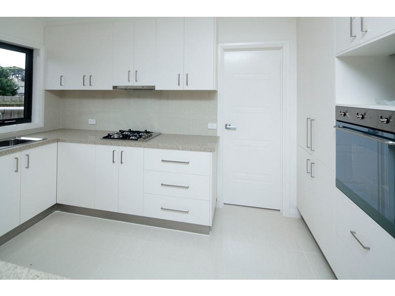 2/17 Myrtle Street, Langwarrin VIC 3910