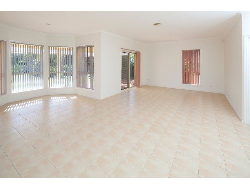 5 Bottlebrush Crt., Langwarrin VIC 3910