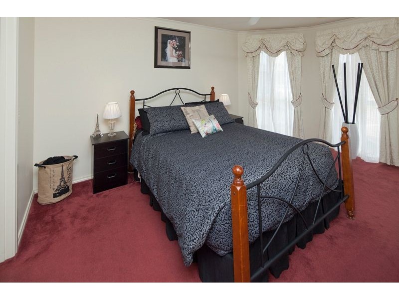 5 Jennifer Crt, Langwarrin VIC 3910