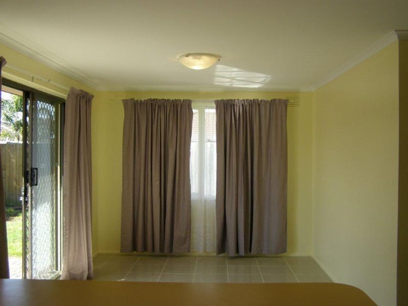 15 Marnebeck Crt, Cranbourne VIC 3977