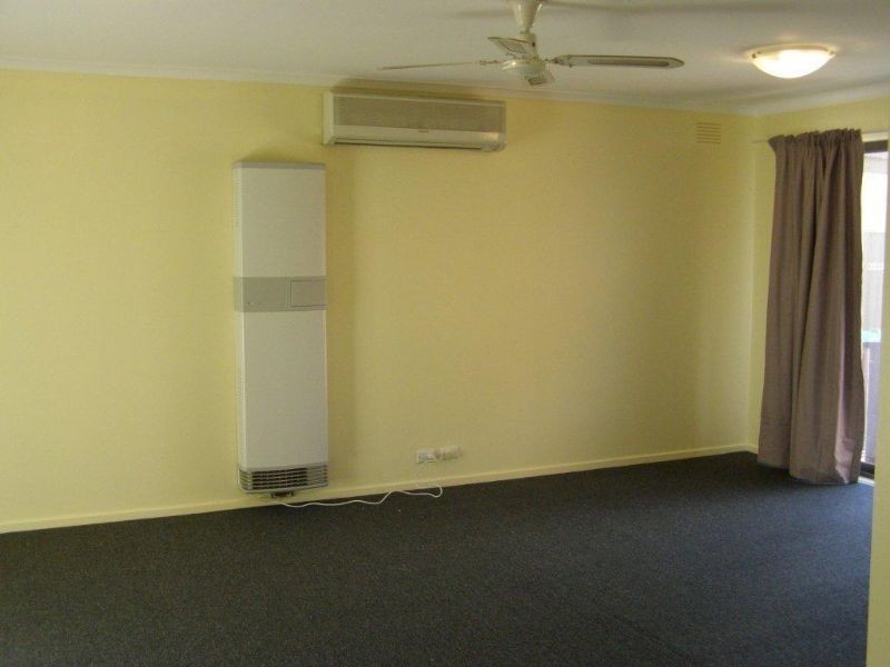 15 Marnebeck Crt, Cranbourne VIC 3977