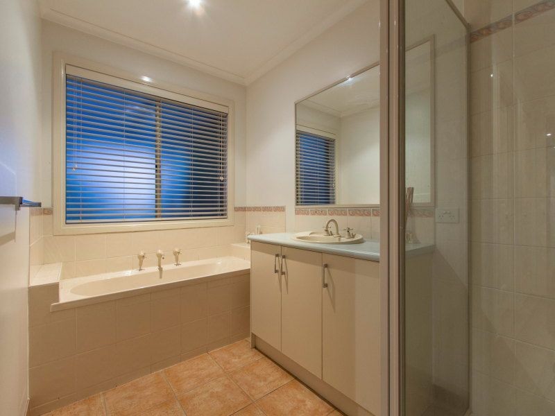 49 Laurel Crescent, Carrum Downs VIC 3201