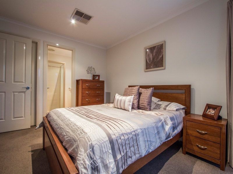 49 Laurel Crescent, Carrum Downs VIC 3201