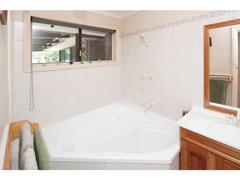 27 Paterson Avenue, Langwarrin VIC 3910