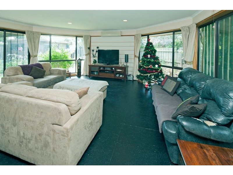 27 Paterson Avenue, Langwarrin VIC 3910