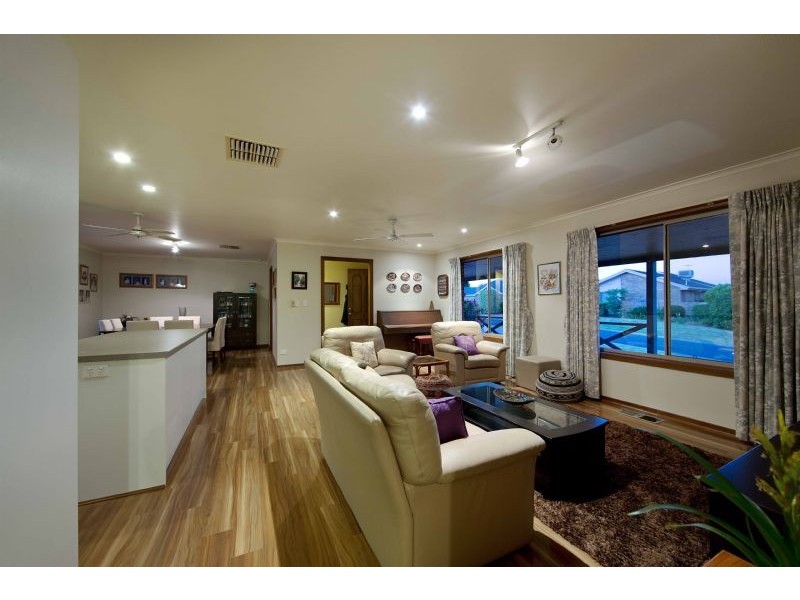 4 Beverley Court, Langwarrin VIC 3910