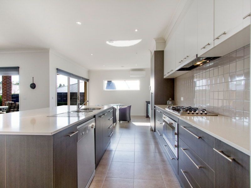 8 Aqueduct Road, Langwarrin VIC 3910