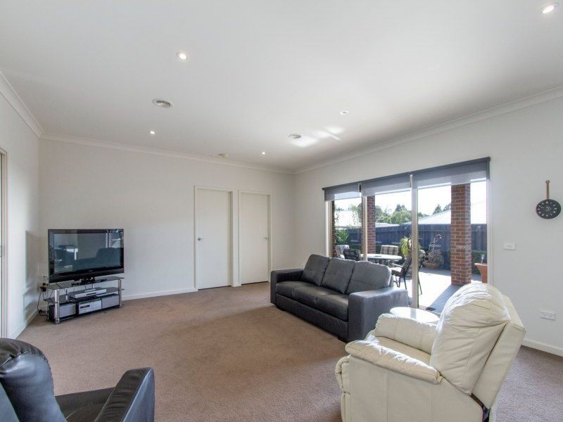 8 Aqueduct Road, Langwarrin VIC 3910