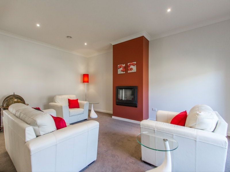 8 Aqueduct Road, Langwarrin VIC 3910