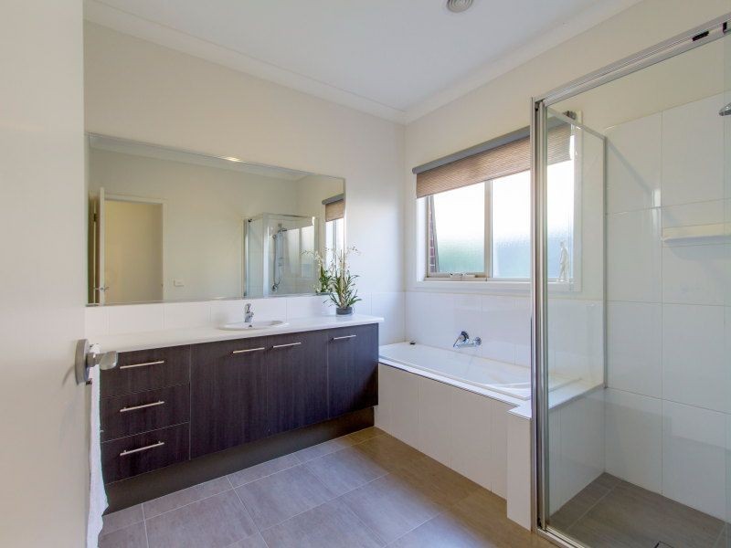 8 Aqueduct Road, Langwarrin VIC 3910