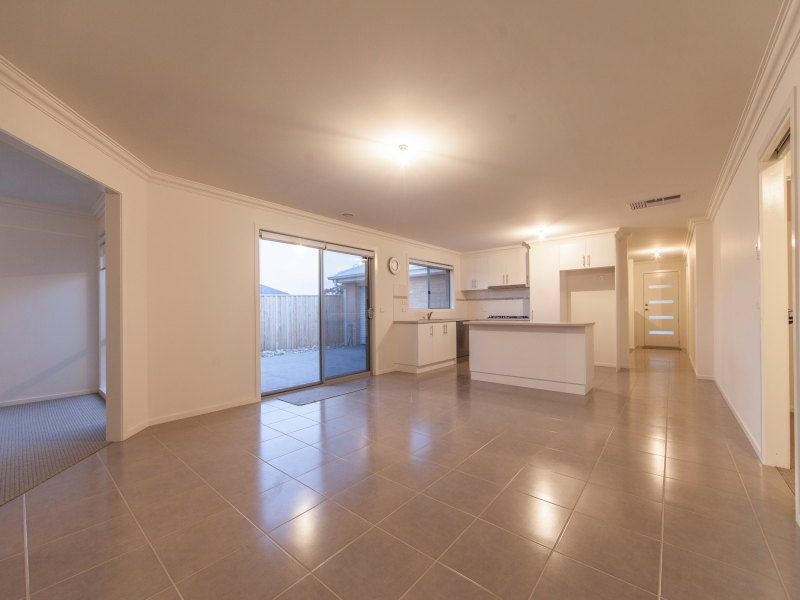 18 Aqueduct Road, Langwarrin VIC 3910