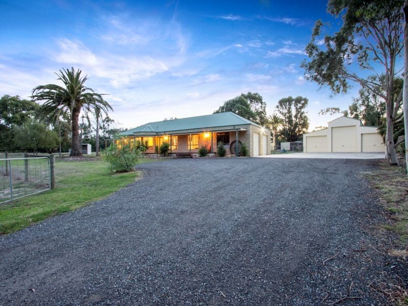 305 Centre Road, Langwarrin VIC 3910
