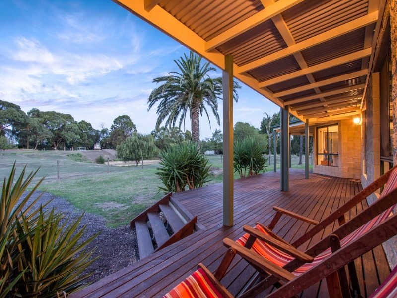 305 Centre Road, Langwarrin VIC 3910