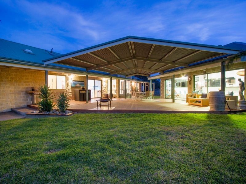 305 Centre Road, Langwarrin VIC 3910