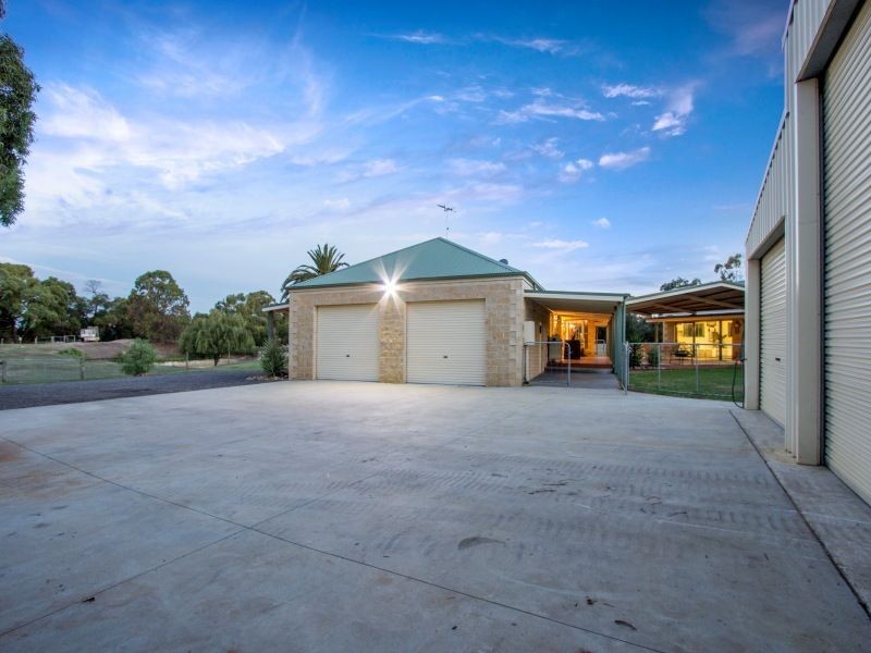 305 Centre Road, Langwarrin VIC 3910