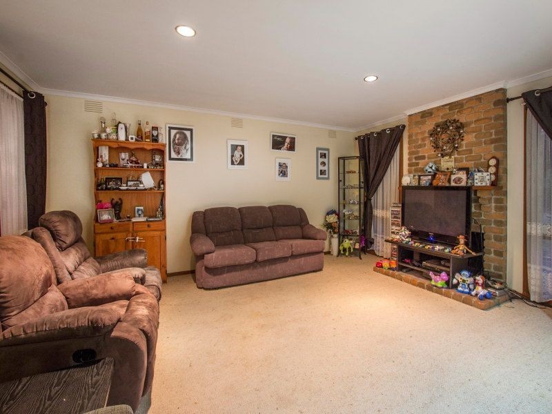 6 Elm Grove, Langwarrin VIC 3910