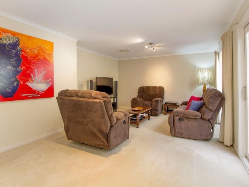 17 Huntingtower Crescent, Langwarrin VIC 3910